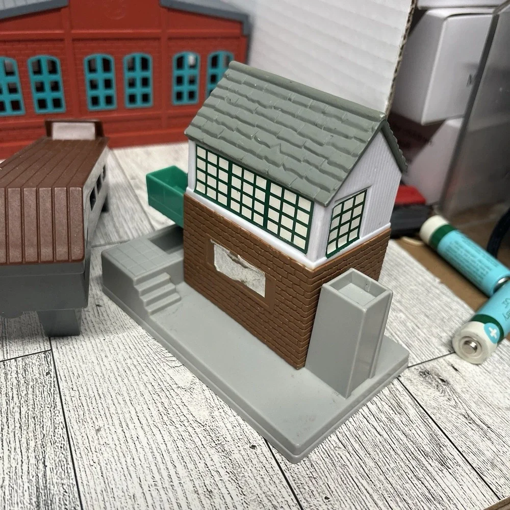 Thomas & Friends TrackMaster Buildings Lot - Water Tower, Footbridge, Sheds